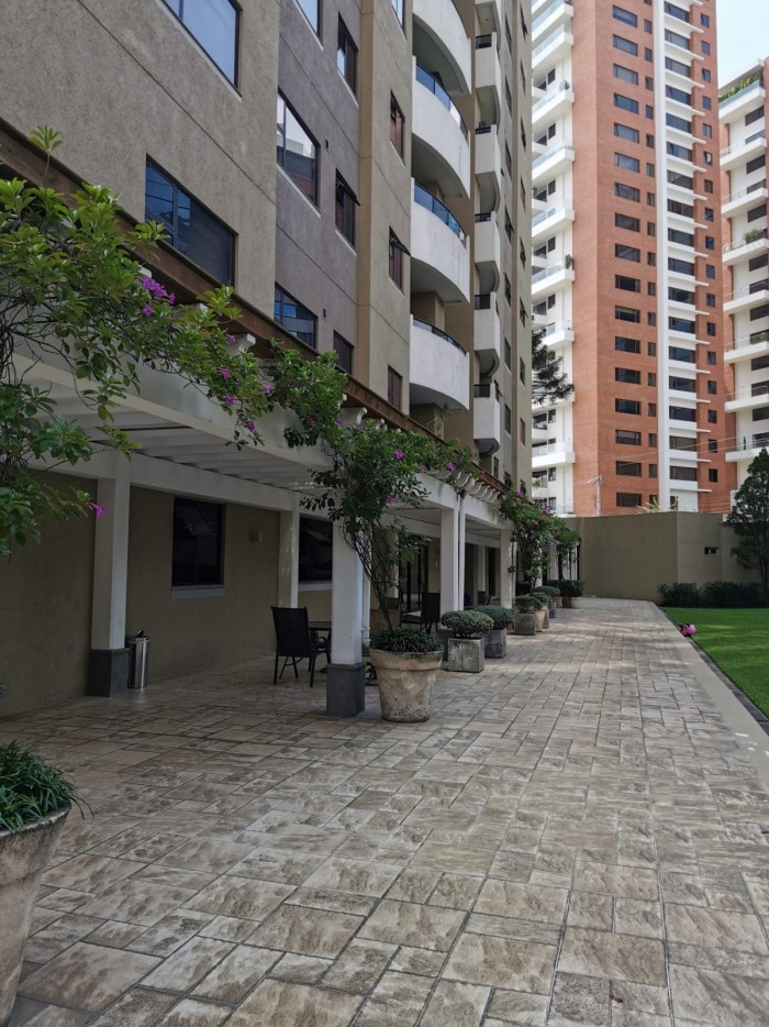 Rento apartamento en zona 14