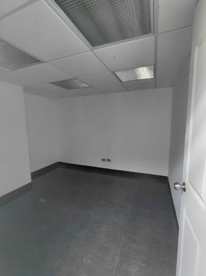 Local Comercial en Renta en Plaza Surti Ahorro. Zona 18 — foto 5