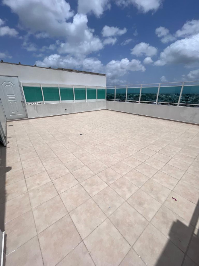 Apartamento con Linea Blanca en Evaristo Morales D.N - 14