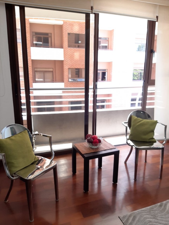 VENDO APARTAMENTO EN EDIFICIO SANTA MARIA ZONA 10 - Image 1