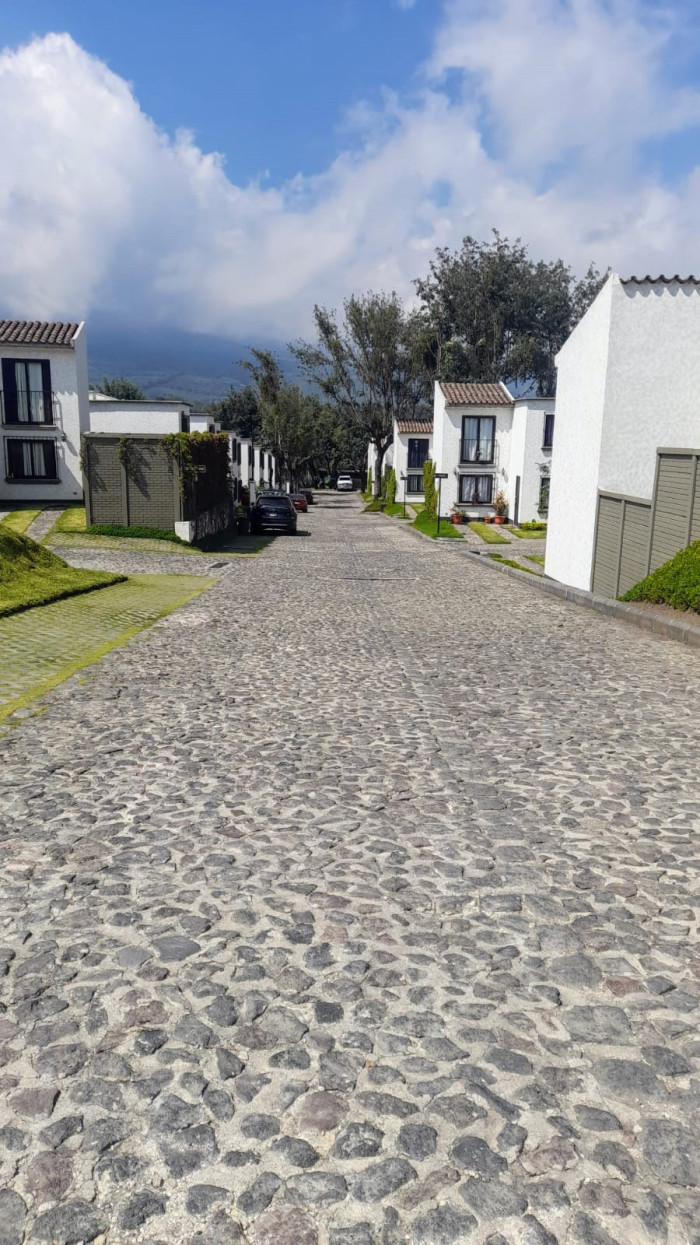 En Renta Casa Amueblada en Residencial cerca de Antigua - Image 1