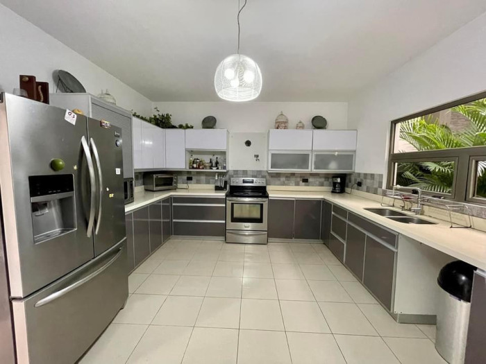 Casa grande en venta zona 16 la montaña - Miniatura 9