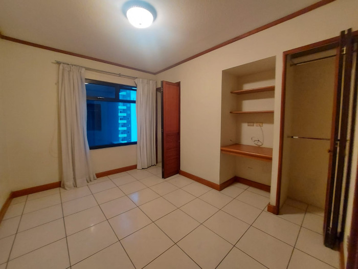 ALQUILO APARTAMENTO EN ZONA 14 FRENTE A LA NORIA — foto 8