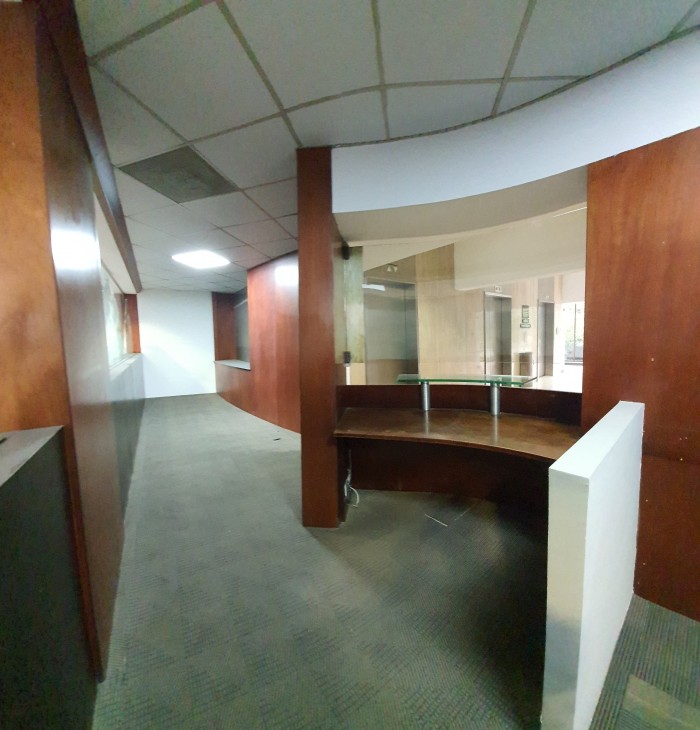 Alquilo oficina en zona 10 Diagonal ¡oficina céntrica! - Miniatura 6