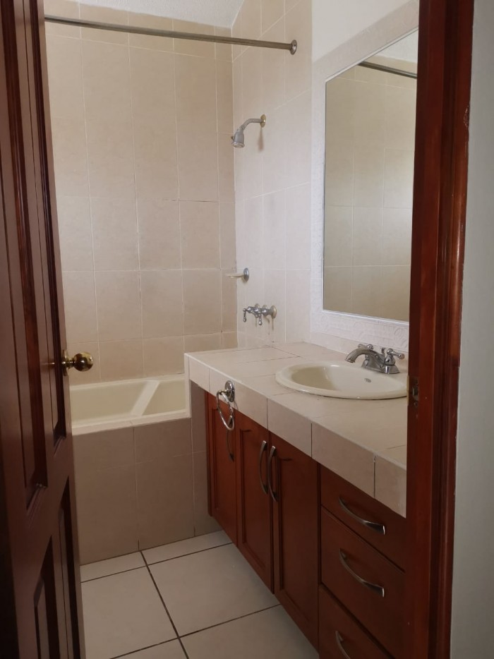 Casa en Venta y Renta Cañadas de Elgin Zona 13 - Miniatura 16