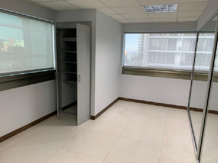 OFICINA EN VENTA / RENTA EN EDIFICIO TORINO I, ZONA 10