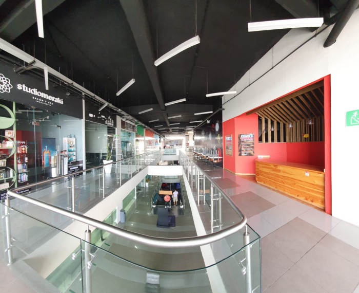 Renta local comercial en zona 7 Calzada San Juan - Image 5