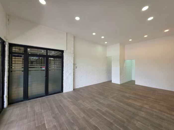 Local en renta en Comercial Ciudad San Cristobal - Miniatura 2