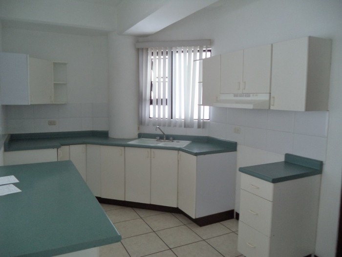 Plus Real Estate renta apartamento en zona 15
