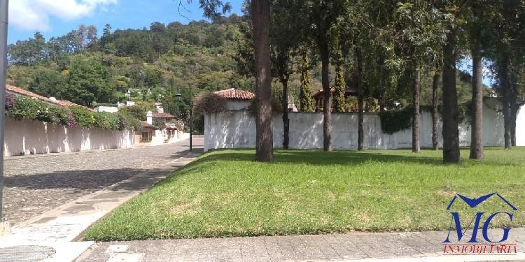 VENDO CASA MONARCA EN CONDOMINIO GRAVILEAS