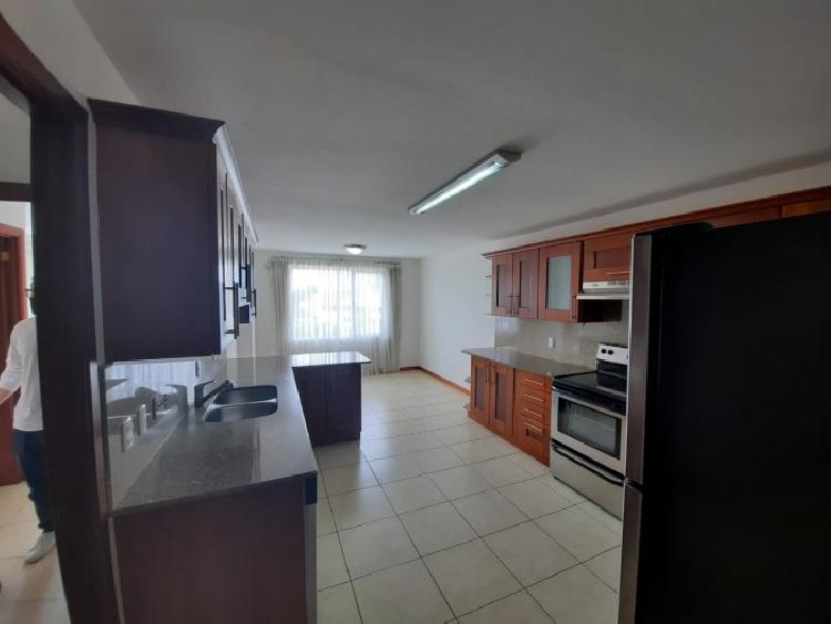 Rento lujoso apartamento en zona 15 — foto 5
