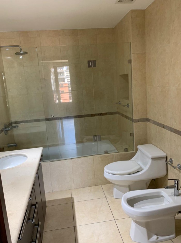 Alquilo apartamento en zona 10 Guatemala - Miniatura 7