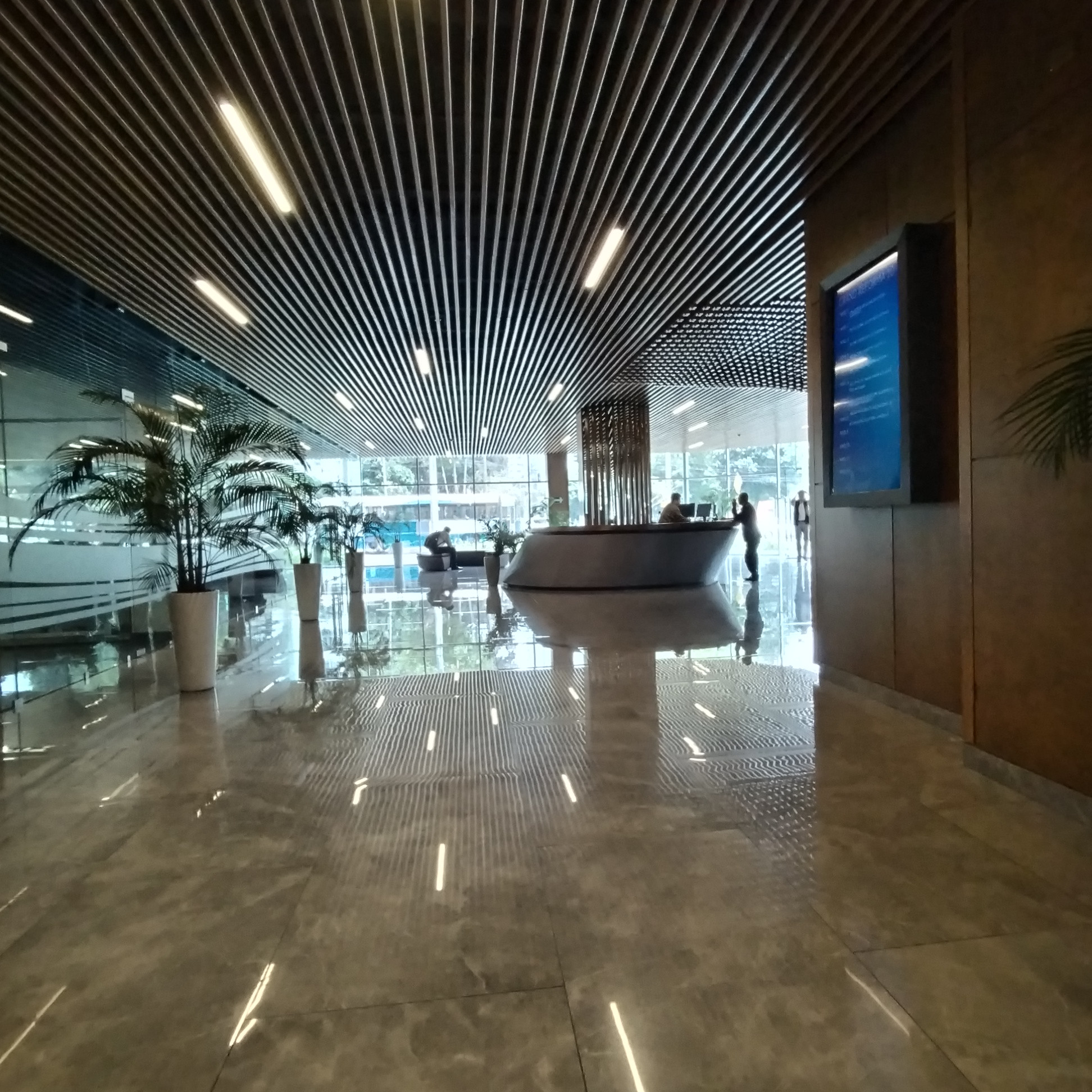Oficina en renta en Ave. Reforma zona 9 Guatemala