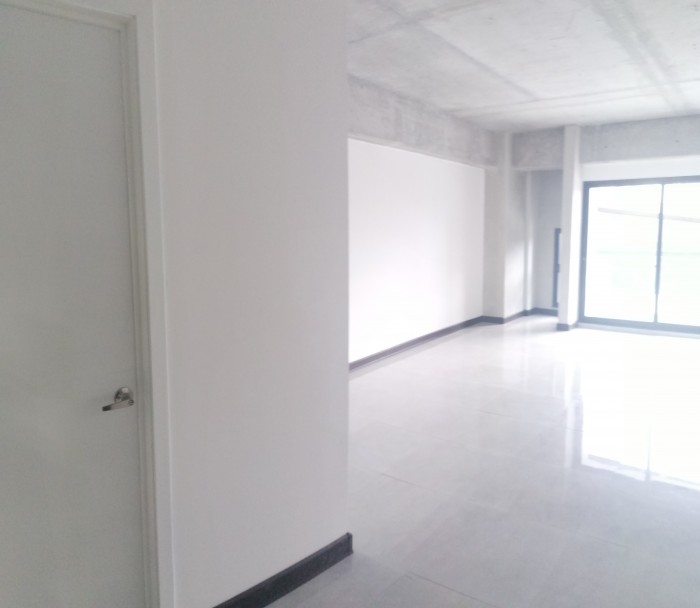 Oficina nueva en renta en zona 9 sector Montufar - Image 3