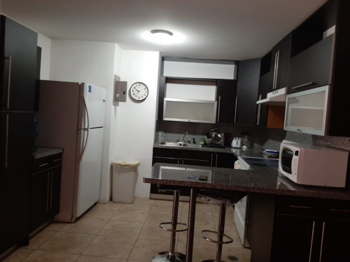 RENTO Apartamento en Sector Premium, Zona 14 - Image 3
