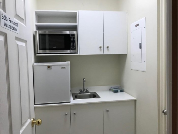 Rento oficina en excelente ubicación zona 10 — foto 14