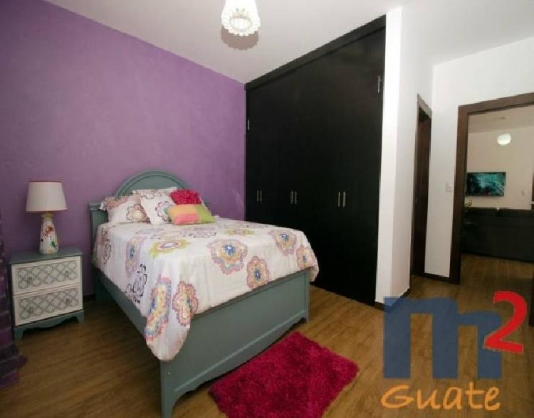 Casa de 227 m2 de construcción en Venta, Zona 10