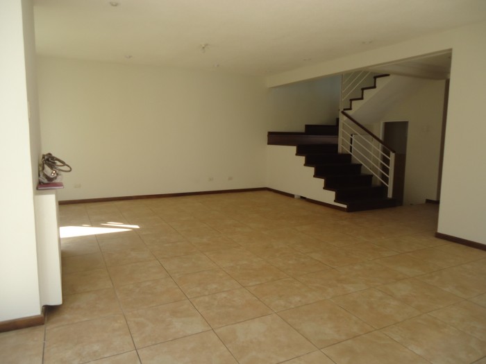 RENTA  casa en San Gaspar zona 16,en condominio - Image 1