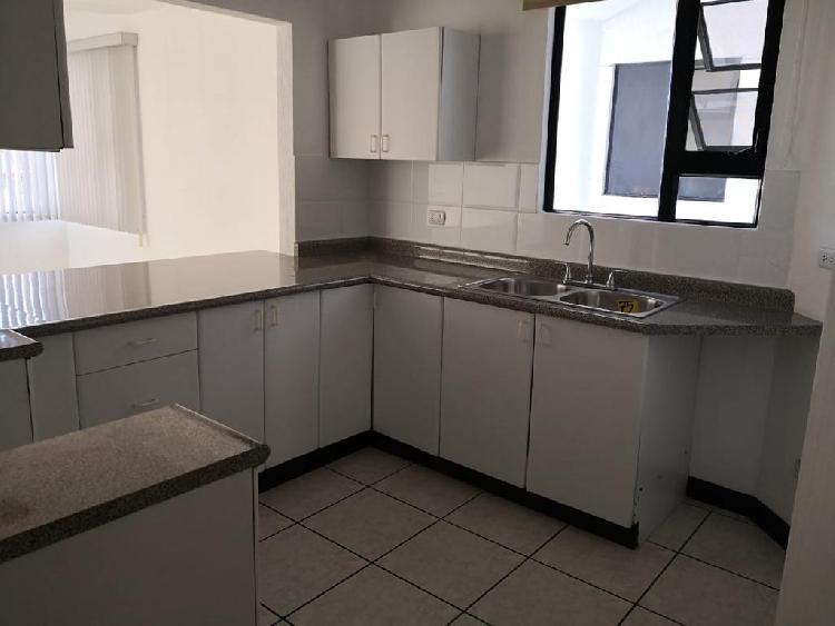 APARTAMENTO EN RENTA, ZONA 15 — foto 3
