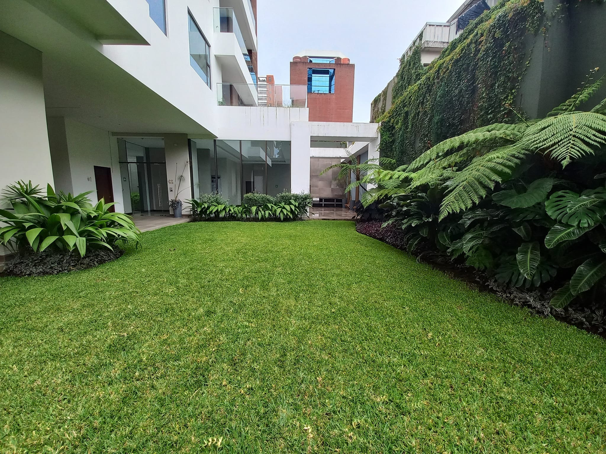 Plus Real Estate vende / renta apartamento en zona 14 — foto 11