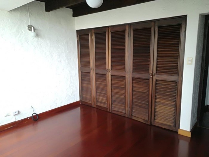 Apartamento en Alquiler edificio de zona 15 - Miniatura 2