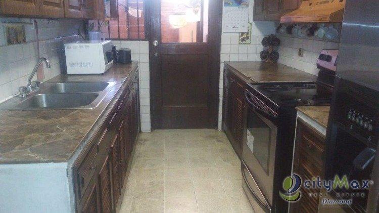 Amplia casa en VENTA zona 13 cerca Americas - Image 3