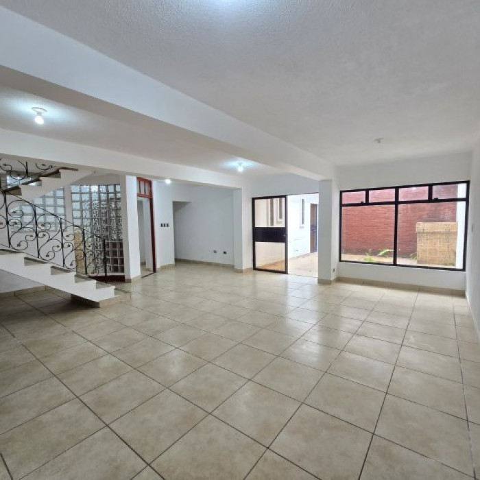 Casa grade en Venta Las Hojarascas Zona 1 de Mixco - Miniatura 11
