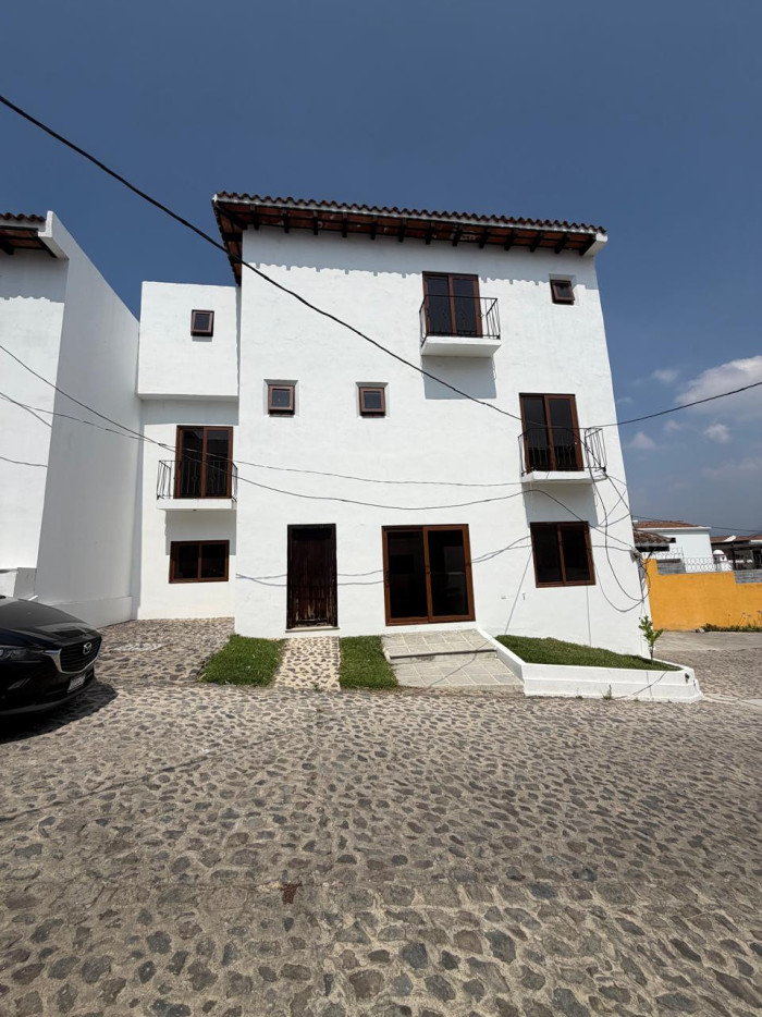 En venta casa de 4 dormitorios muy cerca de Antigua Gt - 1