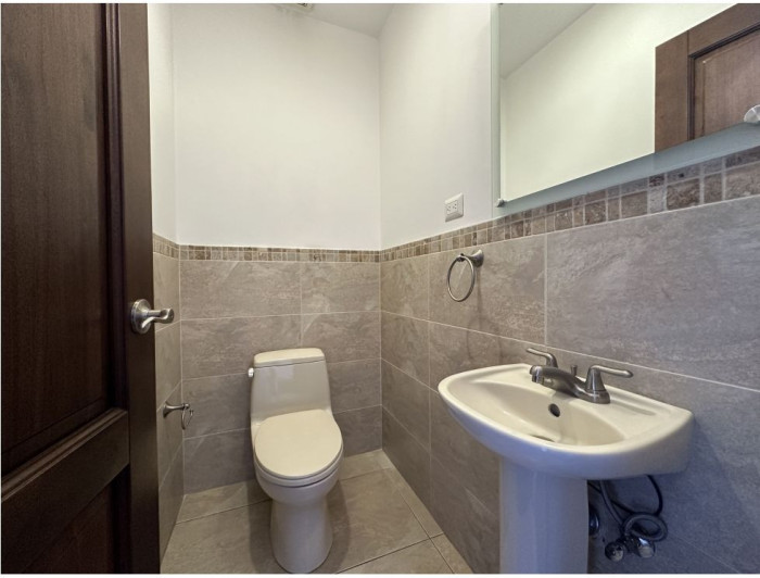 Apartamento en Renta en Vista Hermosa 1 Zona 15 - Image 3