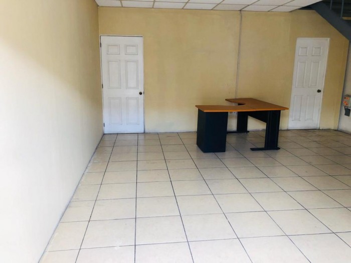 Ofi Bodega en venta en zona 12 Aguilar Batres - Image 1