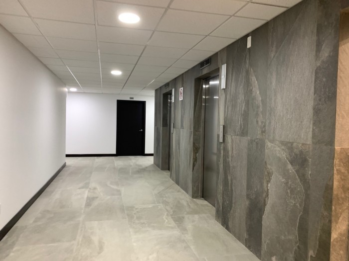 Oficina en alquiler en edificio nuevo en zona 10 - Miniatura 6