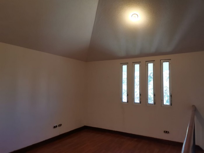 Rento casa de dos niveles en Condominio zona 15, VH.III — foto 8