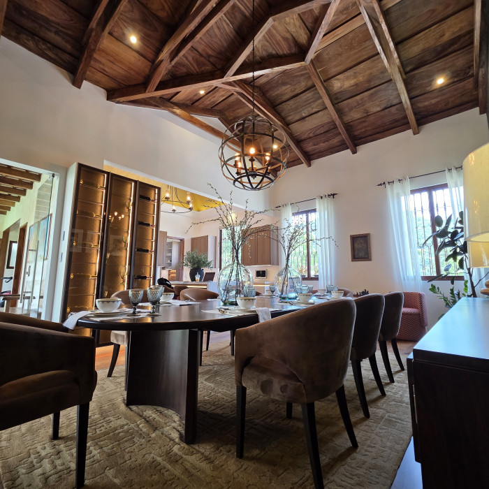 En venta exclusiva y amplia casa en Antigua Guatemala - Image 2