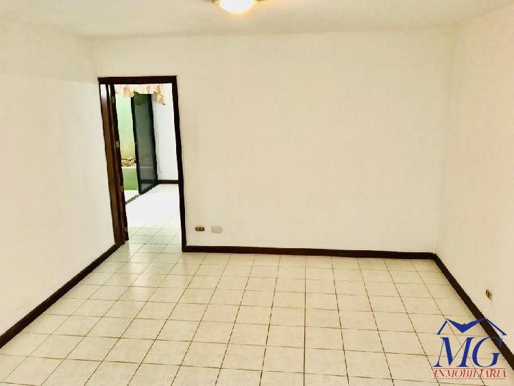 VENDO CASA EN SAN LÁZARO ZONA 15