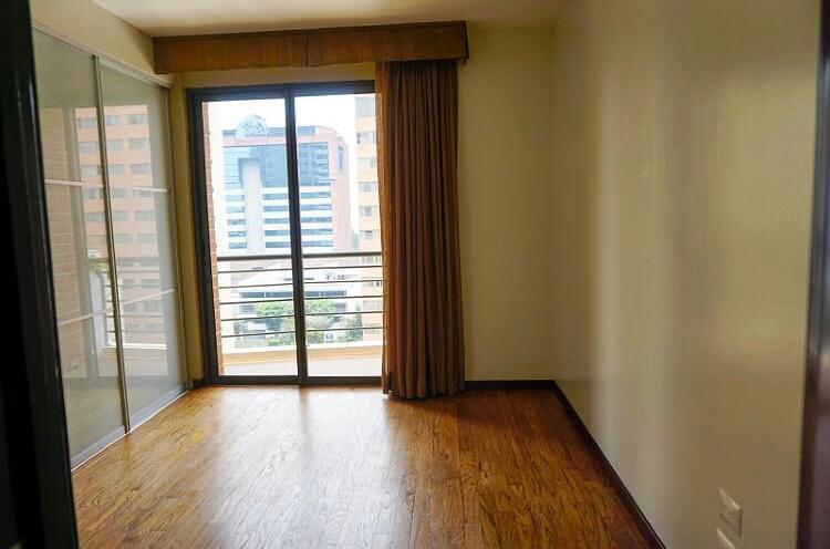 Venta de amplio apartamento, Edificio Plenum zona 14 - Miniatura 15