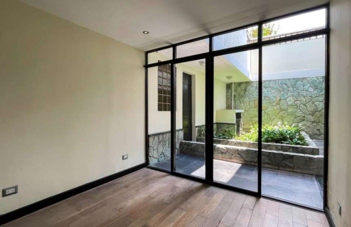 Plus Real Estate vende 2 Casa en mismo terreno en zona 15 — foto 5