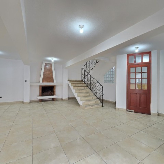 Casa grade en Venta Las Hojarascas Zona 1 de Mixco - Miniatura 12