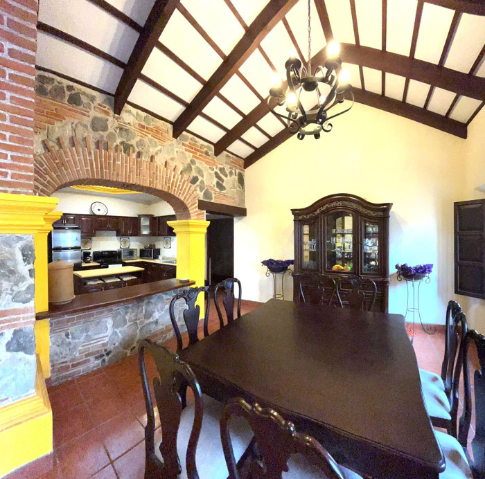 Casa grande en venta en Antigua Guatemala amueblada — foto 5