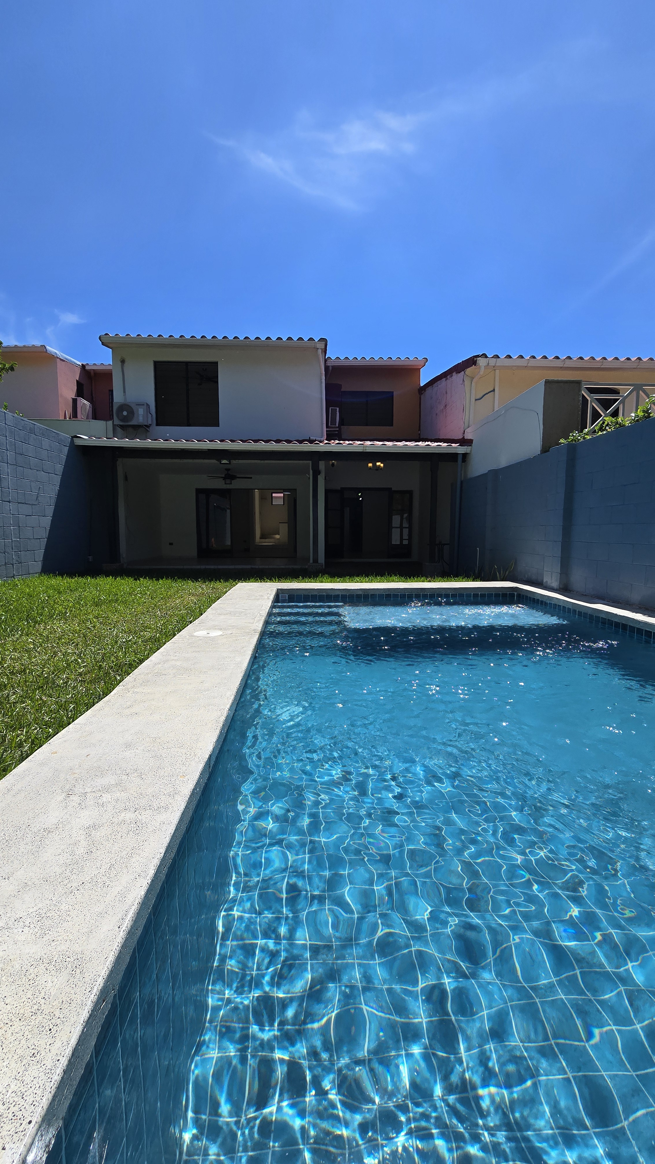 Casa en alquiler en Residencial Miramar con piscina - 1
