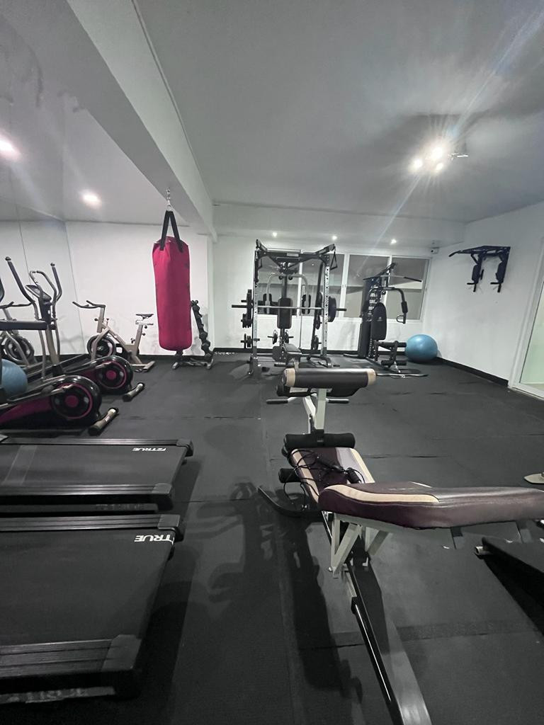 Apartamento con Linea Blanca en Evaristo Morales D.N - 12