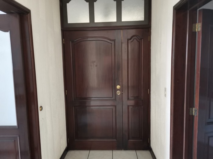 Rento cómodo y amplio apartamento en zona 14 — foto 8