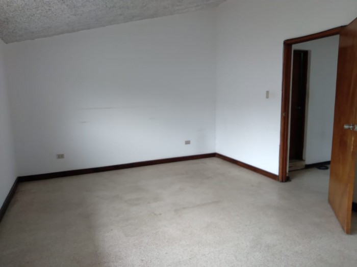 Plus Real Estate renta casa de 2 niveles, zona 15 VH II — foto 11