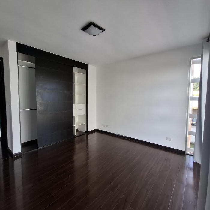 En Renta Apartamento en zona 16 Guatemala - Miniatura 16