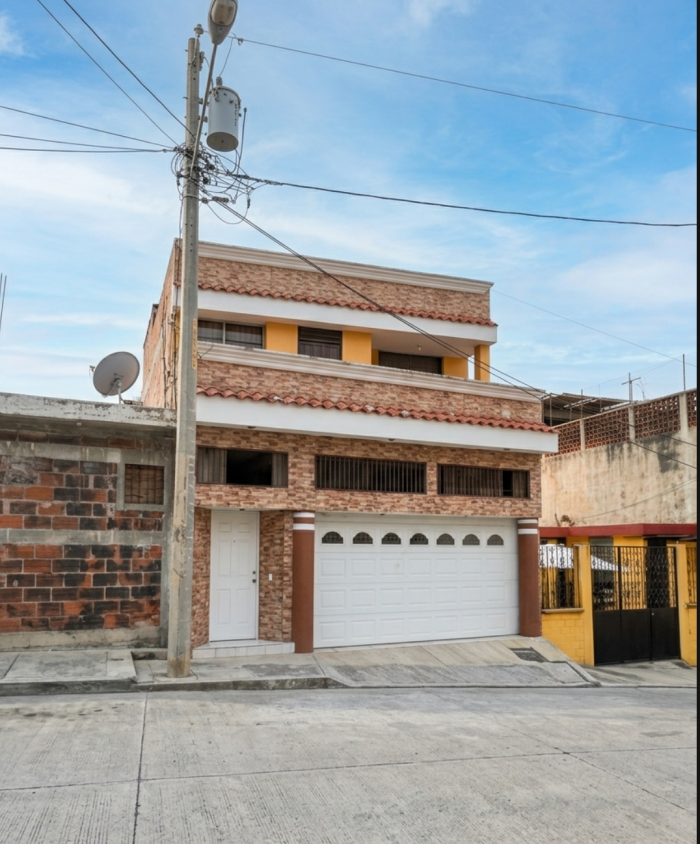 Casa en Venta Zona 18 dentro de residencial - Image 2