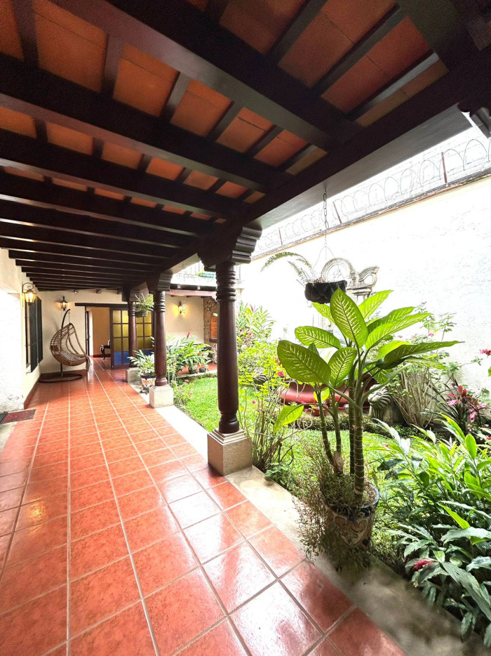 Casa grande en venta en Antigua Guatemala amueblada — foto 8