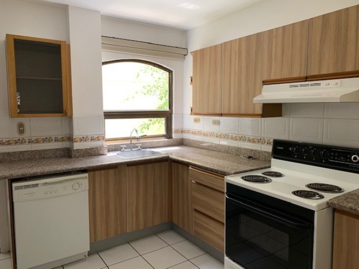 Renta apartamento en Zona 10 cerca de Oakland Mall - Image 3