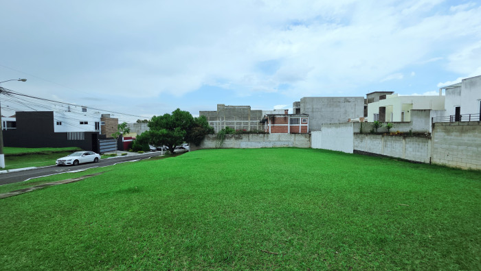 Terreno en Venta en Hacienda Real Zona 16 - Image 4