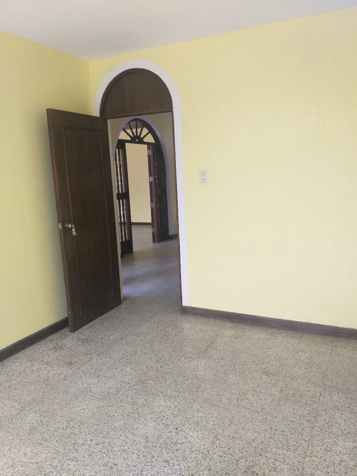 Rento casa comercial en excelente ubicación de zona 13 — foto 7