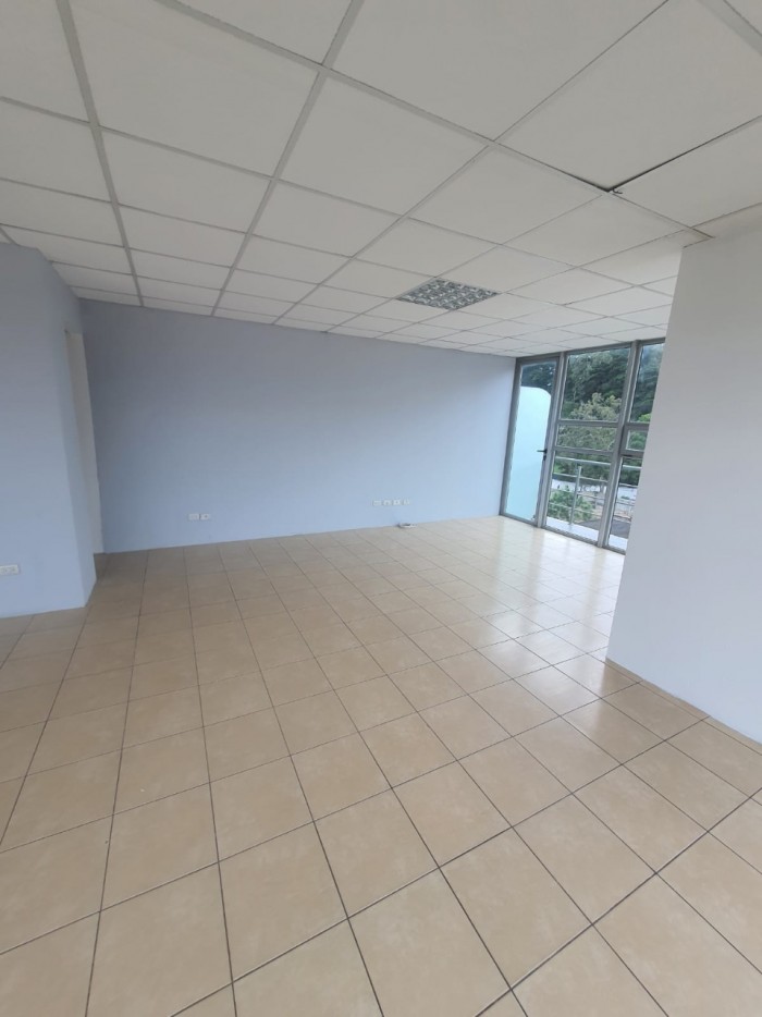 En Alquiler oficina en Ascend zona 9 Guatemala - Image 4