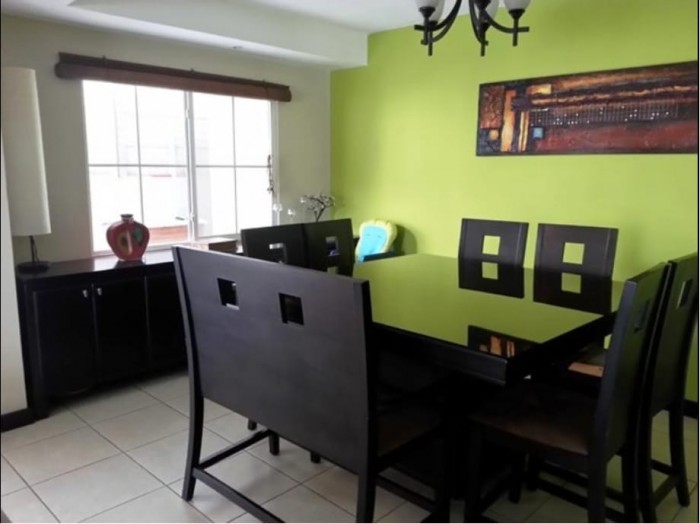 Venta de casa con amplio jardín, El Zapote, zona 2. - Image 2